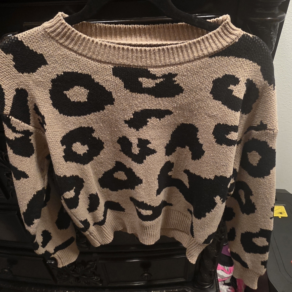 SHEIN Black and Tan Leopard Print Sweater